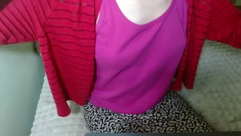 Snapshot of queenoftenderness chatting on February 5, 2026, 5:50 pm queenoftenderness online show from February 5, 2026, 5:50 pm