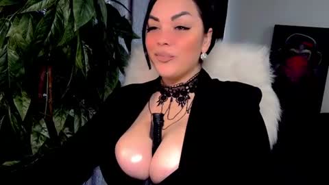 Snapshot of queenofurkink chatting on July 15, 2026, 8:30 am I am online every day from 1800 - 0100 online show from July 15, 2026, 8:30 am
