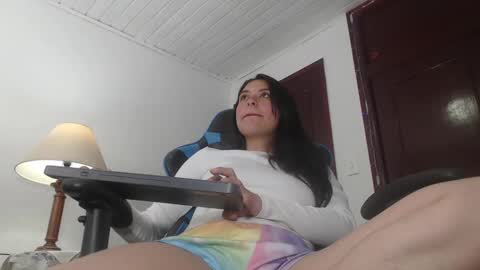 Snapshot of queenpink777 chatting on September 30, 2025, 1:38 pm Rose online show from September 30, 2025, 1:38 pm