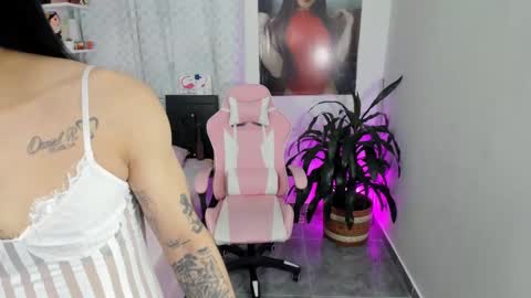 RAMONA ULLOA  online show from September 22, 2025, 9:06 pm