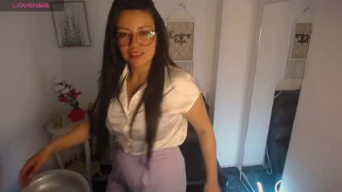 queenrose94 online show from May 12, 2026, 9:23 pm