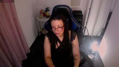 queenrose94 online show from June 3, 2026, 8:58 pm