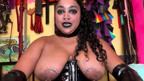 Queen Hilarity online show from February 10, 2026, 10:14 pm