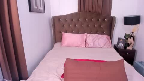 queenshasha and nathalie online show from January 16, 2025, 3:34 am