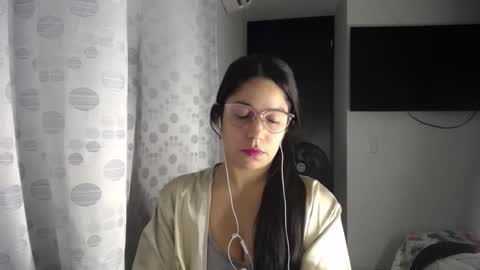 Snapshot of queenvictoria2023 chatting on March 27, 2026, 4:40 am Paola online show from March 27, 2026, 4:40 am