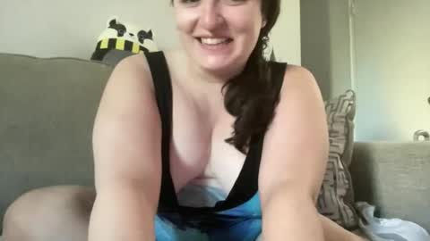 Snapshot of queenviolette94 chatting on June 3, 2026, 10:48 pm Queen Violette online show from June 3, 2026, 10:48 pm