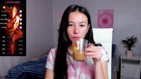 Snapshot of queitsharm_ chatting on October 5, 2025, 5:50 am Anna online show from October 5, 2025, 5:50 am