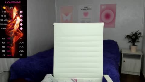 Snapshot of queitsharm_ chatting on October 14, 2025, 5:30 am Anna online show from October 14, 2025, 5:30 am