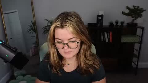 Snapshot of quervoqueen1 chatting on September 26, 2025, 3:43 am Bri online show from September 26, 2025, 3:43 am