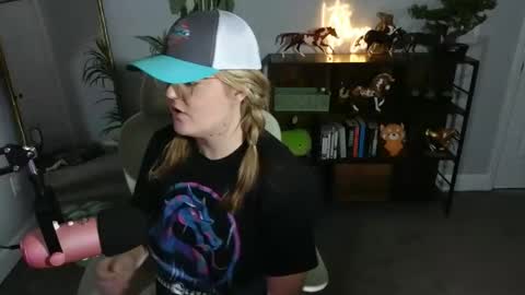 Snapshot of quervoqueen1 chatting on November 4, 2025, 3:16 am Bri online show from November 4, 2025, 3:16 am