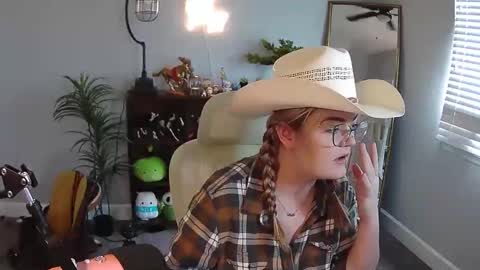 Bri online show from December 15, 2025, 6:23 pm