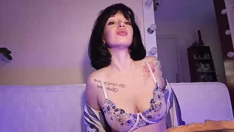 quiet_smile online show from December 4, 2025, 10:35 am