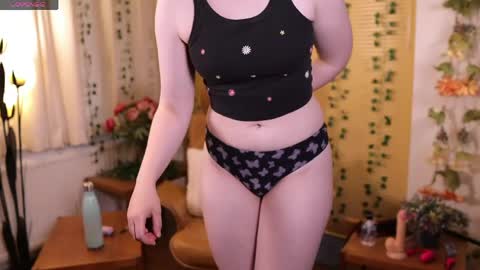Snapshot of quinnrmonroe chatting on June 5, 2026, 6:46 pm QuinnMonroe online show from June 5, 2026, 6:46 pm