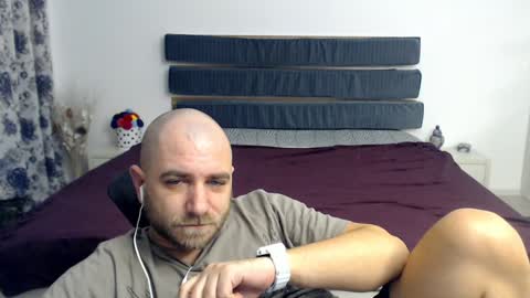 Snapshot of r0bila chatting on January 26, 2025, 8:34 pm R0bila online show from January 26, 2025, 8:34 pm