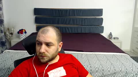 Snapshot of r0bila chatting on February 10, 2025, 1:35 am R0bila online show from February 10, 2025, 1:35 am