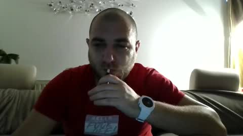 Snapshot of r0bila chatting on March 3, 2025, 6:37 am R0bila online show from March 3, 2025, 6:37 am