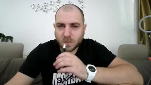 Snapshot of r0bila chatting on March 4, 2025, 7:08 am R0bila online show from March 4, 2025, 7:08 am