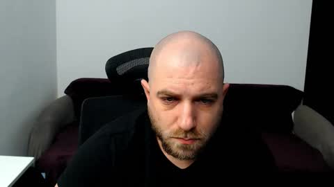 Snapshot of r0bila chatting on September 28, 2025, 8:25 pm R0bila online show from September 28, 2025, 8:25 pm