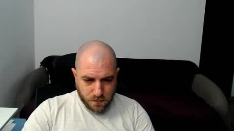 Snapshot of r0bila chatting on October 12, 2025, 7:46 pm R0bila online show from October 12, 2025, 7:46 pm