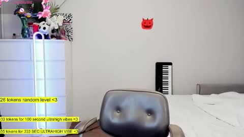 Snapshot of raaaaaaawr chatting on November 11, 2025, 12:32 am - online show from November 11, 2025, 12:32 am