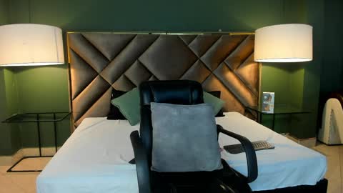  Rachel  online show from April 8, 2026, 9:37 pm