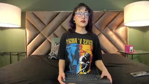 Rachel  online show from July 7, 2026, 9:19 pm