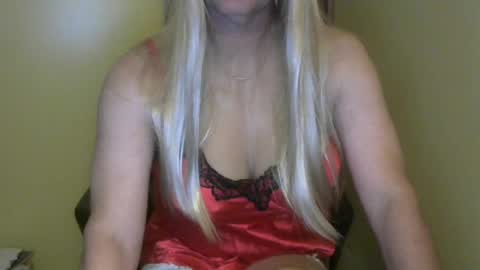 Snapshot of rachelcrossxo chatting on June 11, 2026, 10:30 pm RachelCrossXO online show from June 11, 2026, 10:30 pm