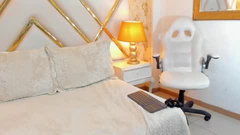 Snapshot of rachelleevans chatting on December 17, 2025, 9:43 pm Rachell online show from December 17, 2025, 9:43 pm