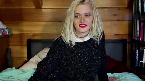 Snapshot of rachelxprice chatting on March 11, 2025, 7:47 pm Rachel Price online show from March 11, 2025, 7:47 pm