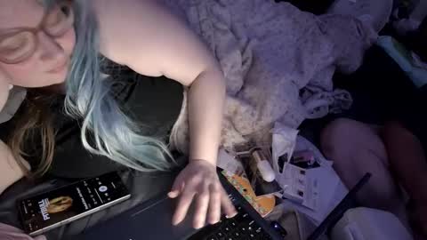 rachs_wardrobe online show from March 13, 2026, 1:01 am