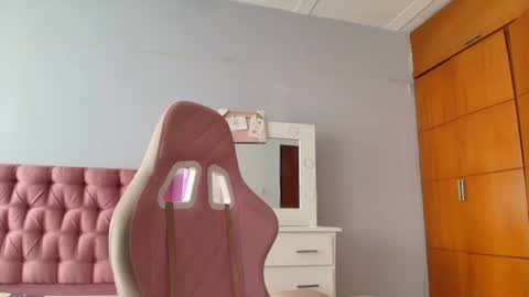 Snapshot of radiantgoddes chatting on December 5, 2024, 4:01 pm radiantgoddes online show from December 5, 2024, 4:01 pm