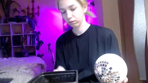 Snapshot of radish666 chatting on March 1, 2026, 9:39 pm radish666 online show from March 1, 2026, 9:39 pm