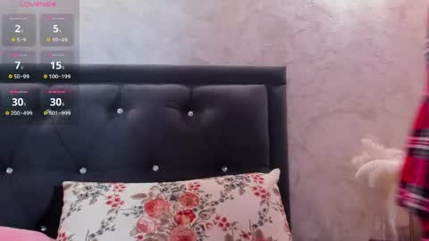 Snapshot of raelledarkstar chatting on April 16, 2026, 8:53 pm raelledarkstar online show from April 16, 2026, 8:53 pm