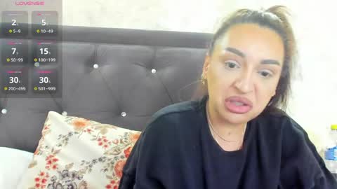 Snapshot of raelledarkstar chatting on April 28, 2026, 8:19 am raelledarkstar online show from April 28, 2026, 8:19 am