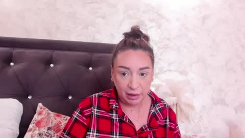 Snapshot of raelledarkstar chatting on May 7, 2026, 7:47 am raelledarkstar online show from May 7, 2026, 7:47 am