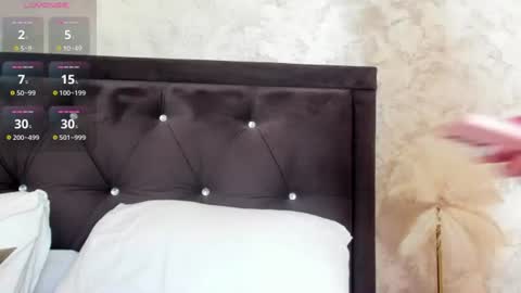 raelledarkstar online show from June 25, 2026, 7:24 am