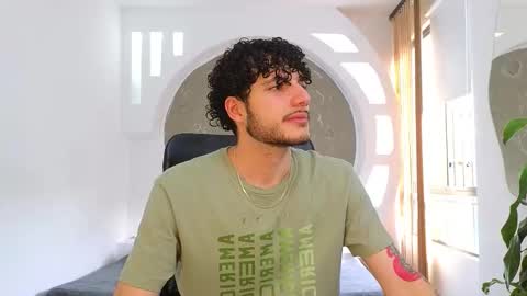 Snapshot of rafael_mendez chatting on September 12, 2025, 8:53 pm R A F A E L online show from September 12, 2025, 8:53 pm