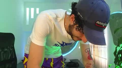 Snapshot of rafael_mendez chatting on September 16, 2025, 9:16 pm R A F A E L online show from September 16, 2025, 9:16 pm