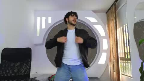 Snapshot of rafael_mendez chatting on September 18, 2025, 9:17 pm R A F A E L online show from September 18, 2025, 9:17 pm