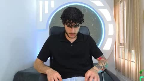 Snapshot of rafael_mendez chatting on September 19, 2025, 9:26 pm R A F A E L online show from September 19, 2025, 9:26 pm