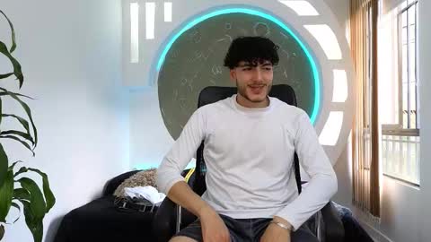 Snapshot of rafael_mendez chatting on September 28, 2025, 8:47 pm R A F A E L online show from September 28, 2025, 8:47 pm