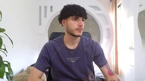 Snapshot of rafael_mendez chatting on September 30, 2025, 8:36 pm R A F A E L online show from September 30, 2025, 8:36 pm