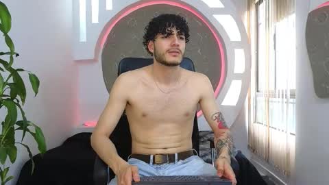 Snapshot of rafael_mendez chatting on October 4, 2025, 9:35 pm R A F A E L online show from October 4, 2025, 9:35 pm