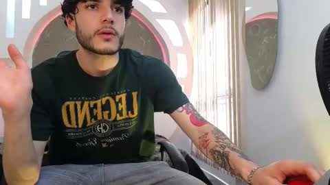 Snapshot of rafael_mendez chatting on October 7, 2025, 8:50 pm R A F A E L online show from October 7, 2025, 8:50 pm