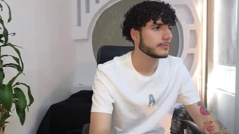 Snapshot of rafael_mendez chatting on October 19, 2025, 8:20 pm R A F A E L online show from October 19, 2025, 8:20 pm