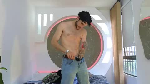 Snapshot of rafael_mendez chatting on October 28, 2025, 8:55 pm R A F A E L online show from October 28, 2025, 8:55 pm