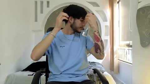 Snapshot of rafael_mendez chatting on October 31, 2025, 8:32 pm R A F A E L online show from October 31, 2025, 8:32 pm