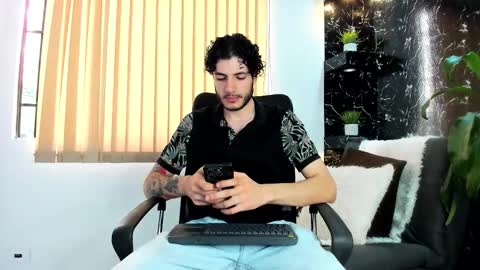 Snapshot of rafael_mendez chatting on November 8, 2025, 9:02 pm R A F A E L online show from November 8, 2025, 9:02 pm