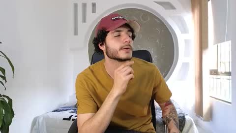 Snapshot of rafael_mendez chatting on November 9, 2025, 8:07 pm R A F A E L online show from November 9, 2025, 8:07 pm