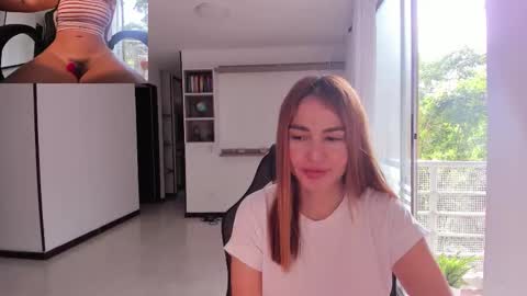 Snapshot of rainbow_jenny chatting on November 14, 2025, 1:10 pm Jennyindependent model . online show from November 14, 2025, 1:10 pm